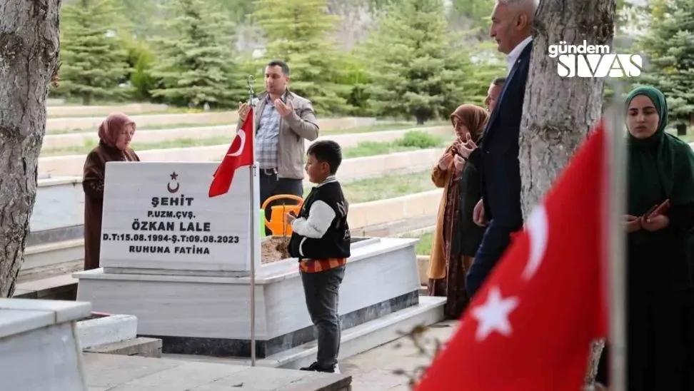 Sivaslılar Bayramda Yukarı Tekke Mezarlığı'na Uğradı