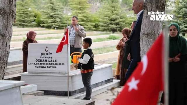 Sivaslılar Bayramda Yukarı Tekke Mezarlığı'na Uğradı