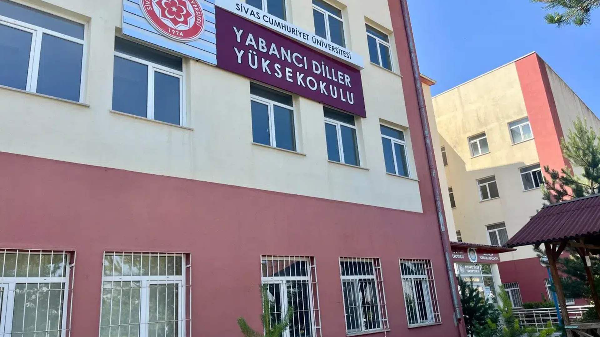 Sivas Cumhuriyet Üniversitesi’nde hazırlık sınavlarının oturum bilgileri öğrencilerin erişimine açıldı.