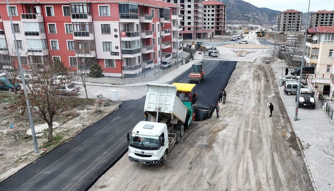 Isparta 206. Cadde'de asfaltlama yapıldı - Birlik Haber Ajansı