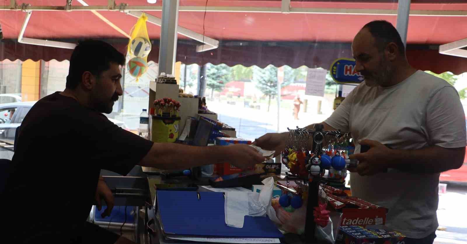 Market arabasını alan kişinin ne yaptığı kameralarda ortaya çıktı