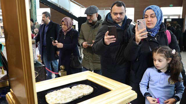 Sivas’ta Mukaddes Emanetler Sergisi Açıldı: Sakal-ı Şerif ve Ehl-i Beyt Emanetleri Yoğun İlgi Gördü
