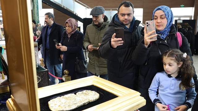 Sivas’ta Mukaddes Emanetler Sergisi Açıldı: Sakal-ı Şerif ve Ehl-i Beyt Emanetleri Yoğun İlgi Gördü