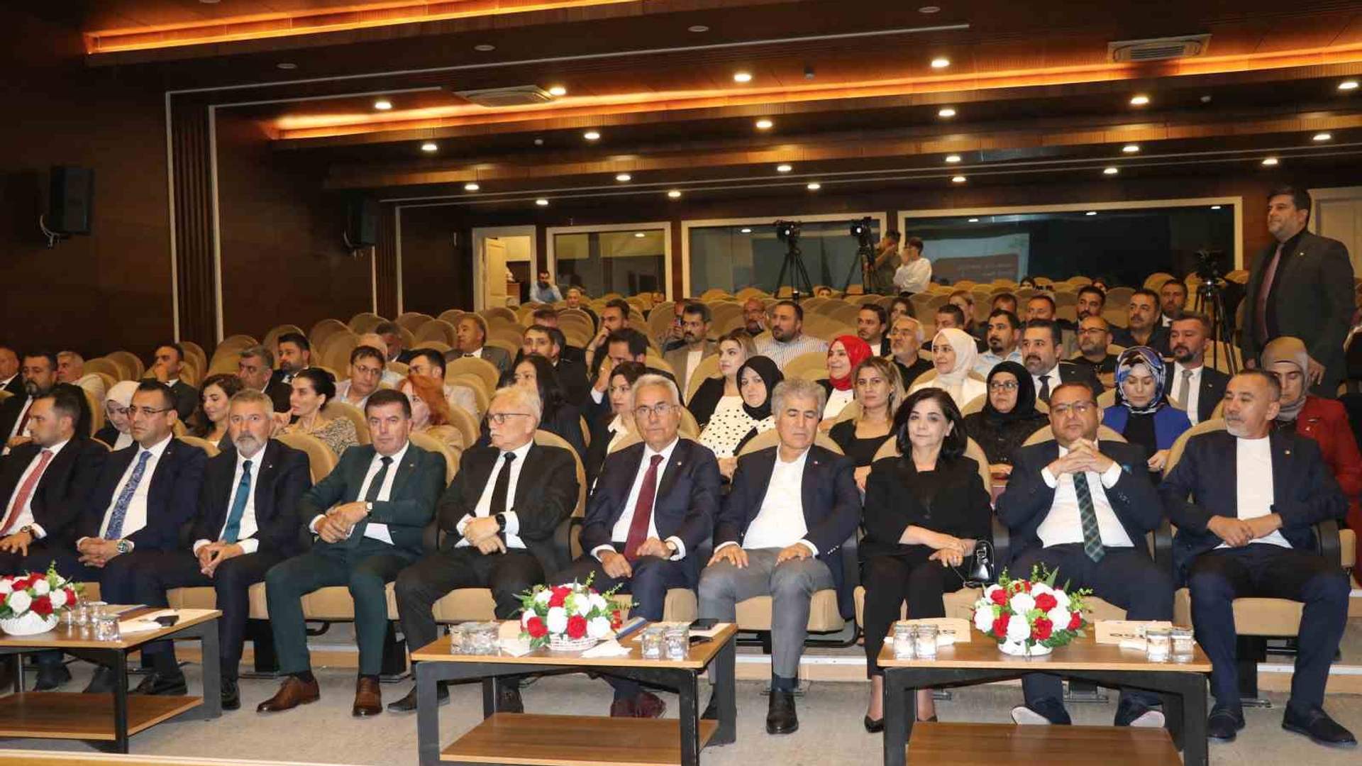 Sivas TSO’da seçim öncesi son toplantıda adaylar birlik mesajı verirken üyelere ödülleri sunuldu.