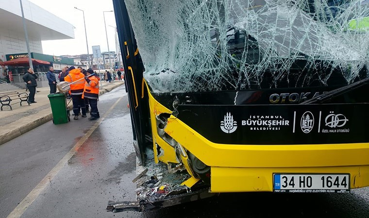 Silivri’de İETT otobüsü minibüse çarptı: 3 yaralı - Birlik Haber Ajansı