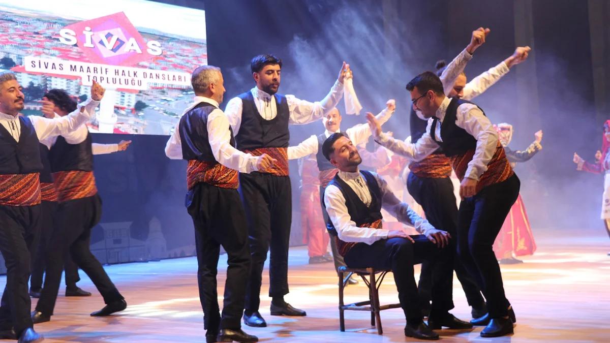 Kültür Rüzgârı Esti: 7 Bölgeden 9 Yörenin Halk Oyunları Aynı Sahnede Buluştu