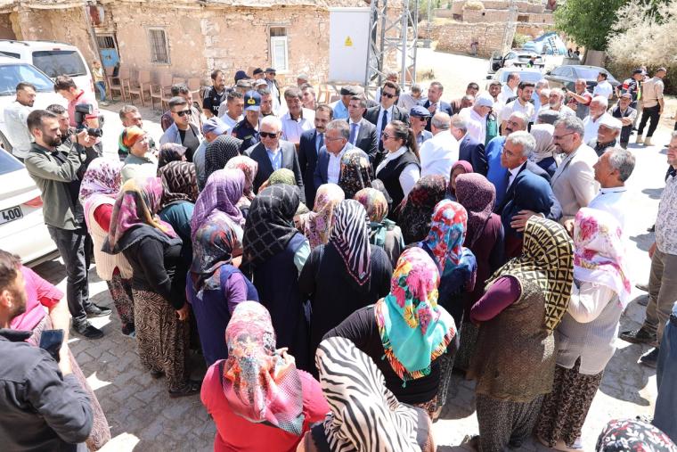 Sivas Valisi Şimşek, Köy Ziyaretlerinde Vatandaşın Taleplerini Dinledi