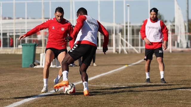 Sivasspor’da Ümraniyespor Mesaisi Başladı! Yiğidolar Kritik Maç Öncesi Sahaya İndi
