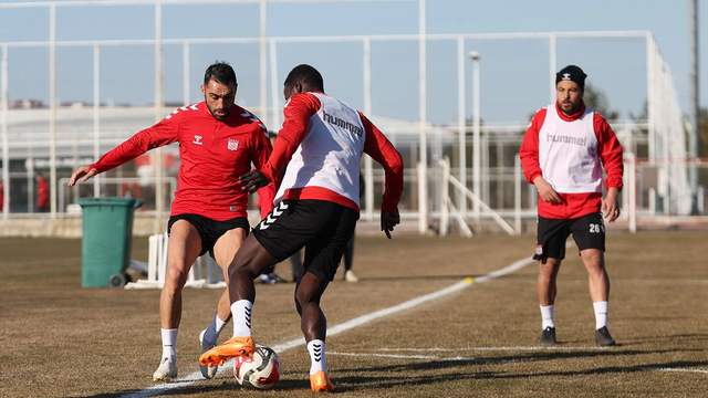 Sivasspor’da Ümraniyespor Mesaisi Başladı! Yiğidolar Kritik Maç Öncesi Sahaya İndi