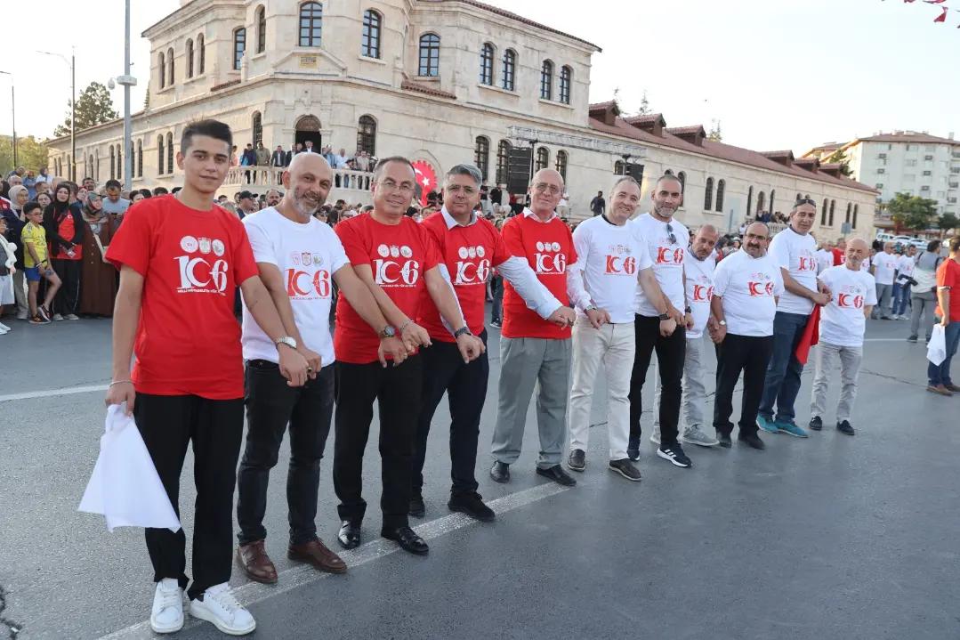 Sivas'ta 1058 Kişilik Tarihi Halayla Birlik Mesajı Verildi