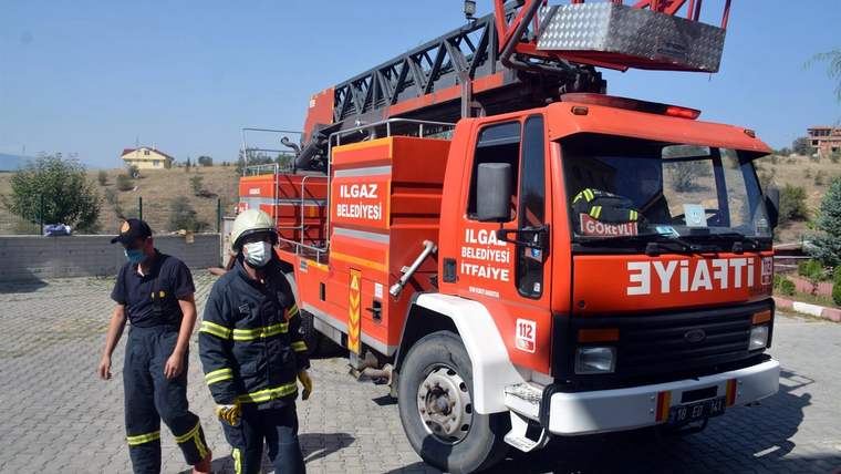 İstanbul'da lastik fabrikasında yangın - Birlik Haber Ajansı