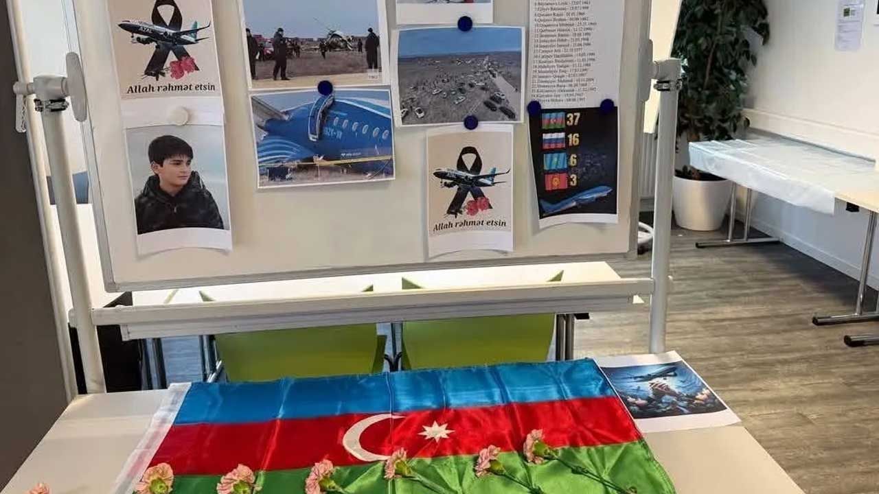 Kazakistan'daki uçak faciasında hayatını kaybedenler Almanya’nın Münster kentinde anıldı - Birlik Haber Ajansı
