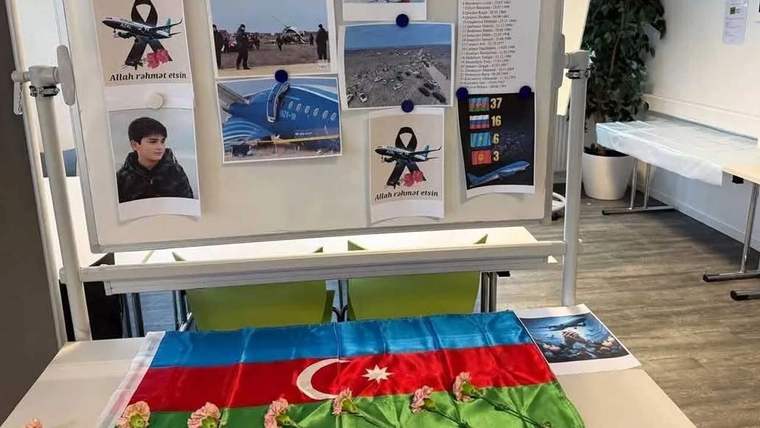 Kazakistan'daki uçak faciasında hayatını kaybedenler Almanya’nın Münster kentinde anıldı - Birlik Haber Ajansı