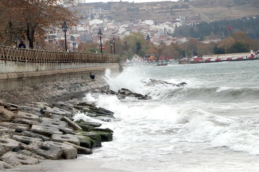 Tekirdağ'da 2 günlük poyraz deniz trafiğini durdurdu - Birlik Haber Ajansı