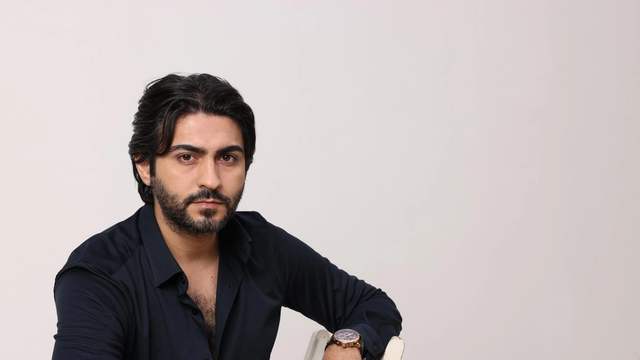 Ender Emek Kimdir: Türk Müziğinin Duygu Yüklü Sesi