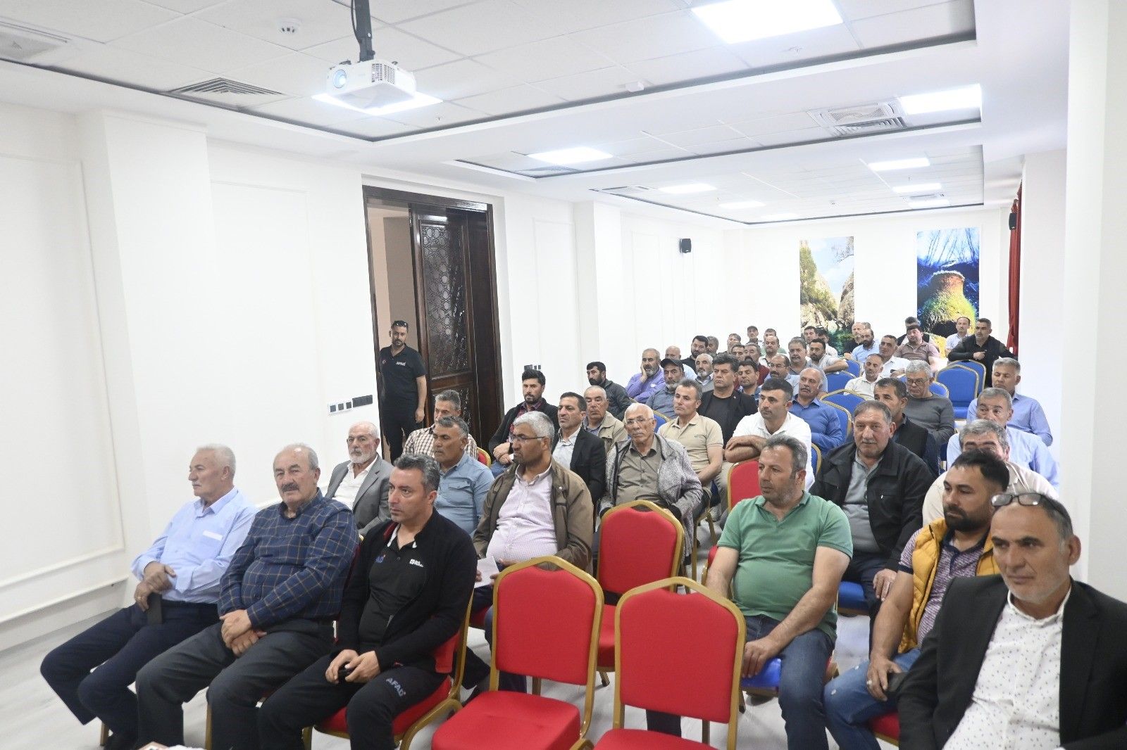 Sivas’ta Muhtarlara ve Kamu Personeline Afet Farkındalık Eğitimi Verildi