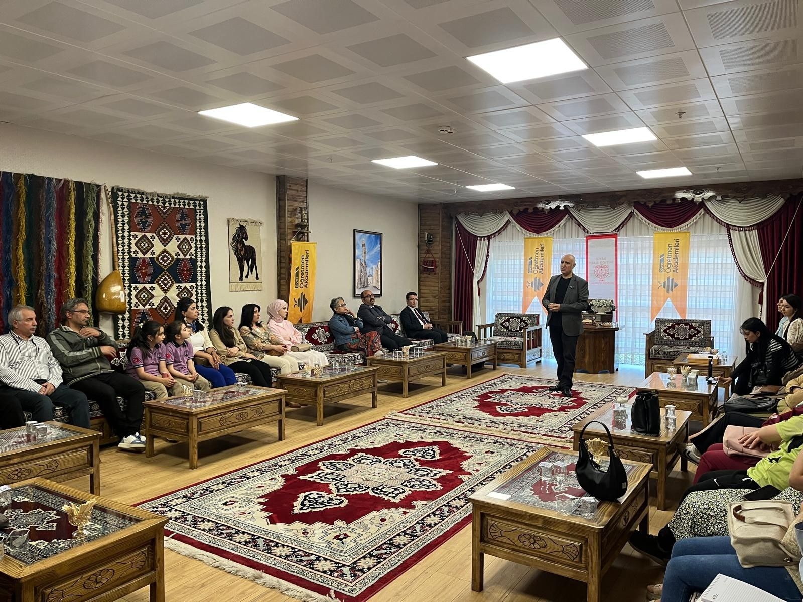 Sivas’ta Öğretmenlere Diksiyon Eğitimi Verildi