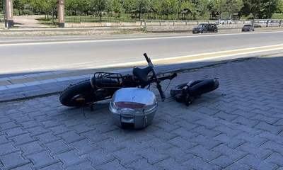 Sivas'ta Elektrikli Bisiklet Kazası Kamerada: 1 Kişi Ağır Yaralandı