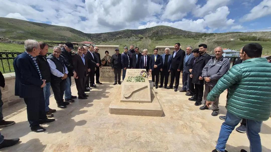 Yıldızeli-Der’den Doğanlı Köyü’nde Anlamlı Ziyaret: Halk Ozanı Ali Doğan Dualarla Anıldı
