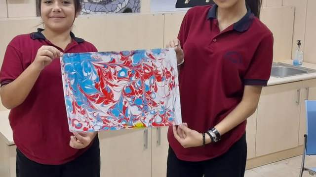 Sivas Müzelerinde Geleneksel Sanatlar Canlanıyor: Minik Ellerden Ebru Şöleni