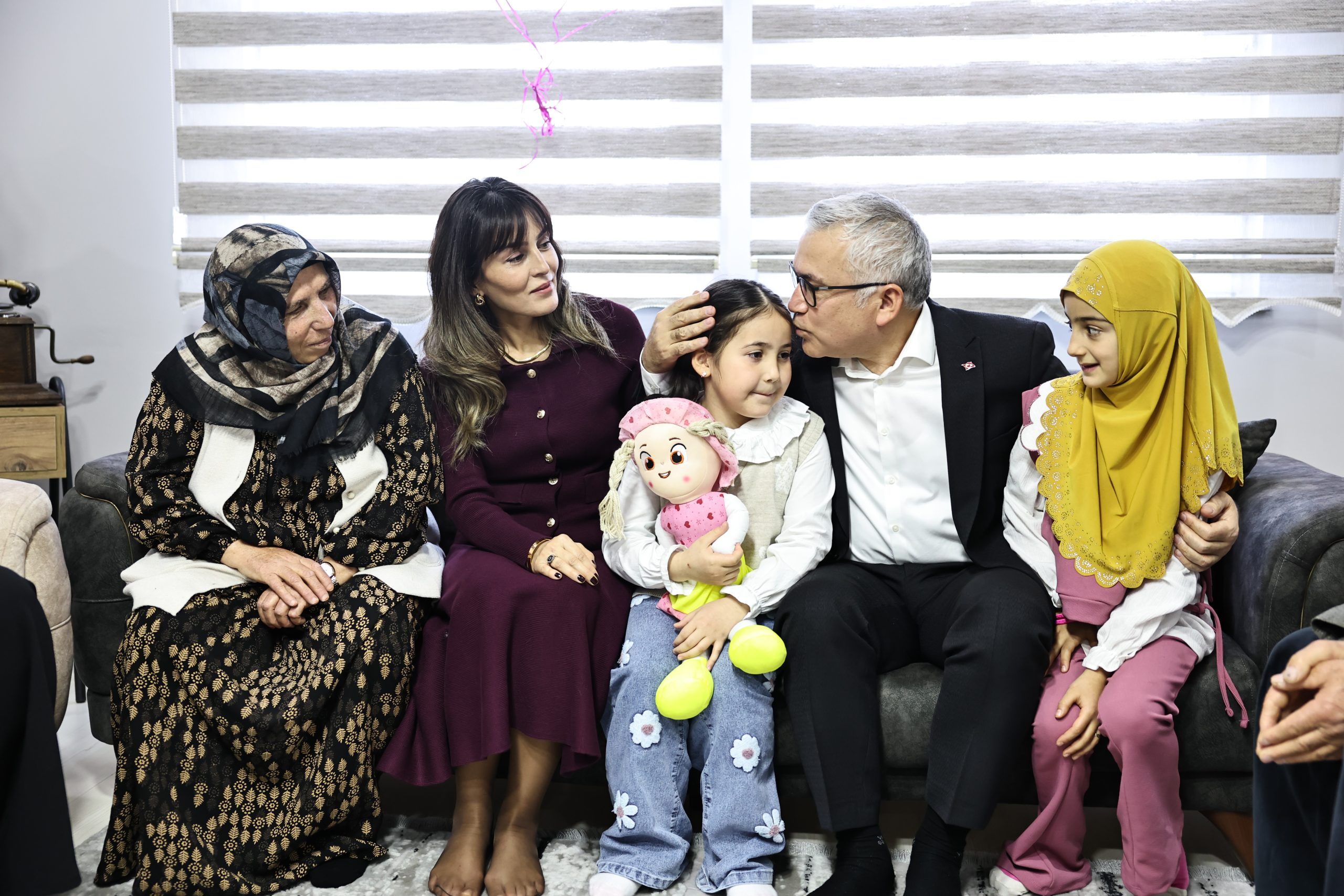 Vali Yılmaz Şimşek'ten Uzman Çavuş Kızı Gökçe'ye Duygulandıran Ziyaret