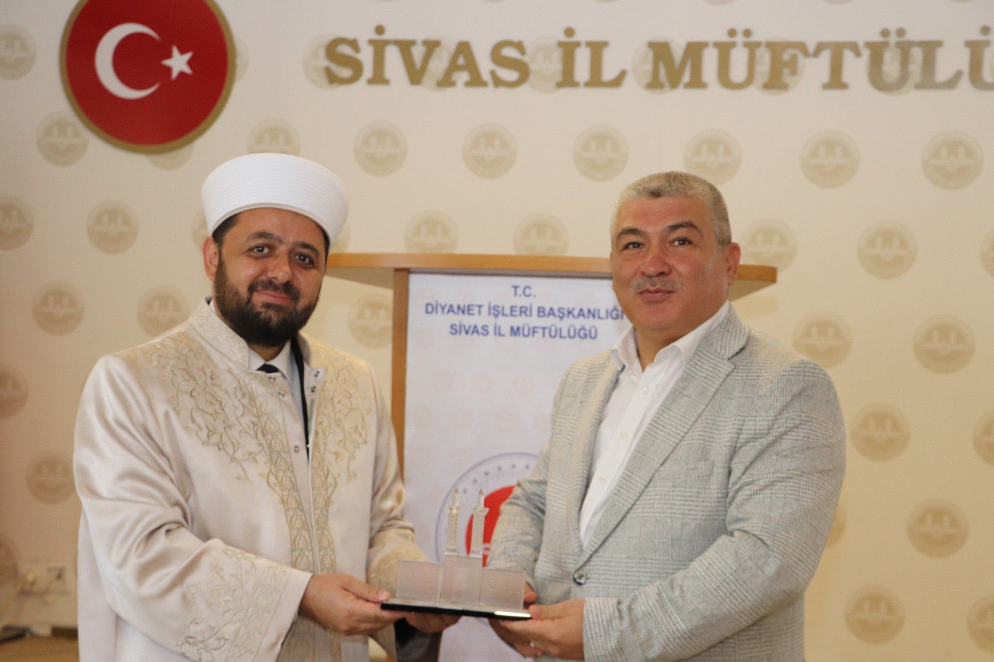 Sivas’da İl Müftülüğü Görevi Devredildi: Altunkaya’dan Limon’a Cübbe Teslim Töreni