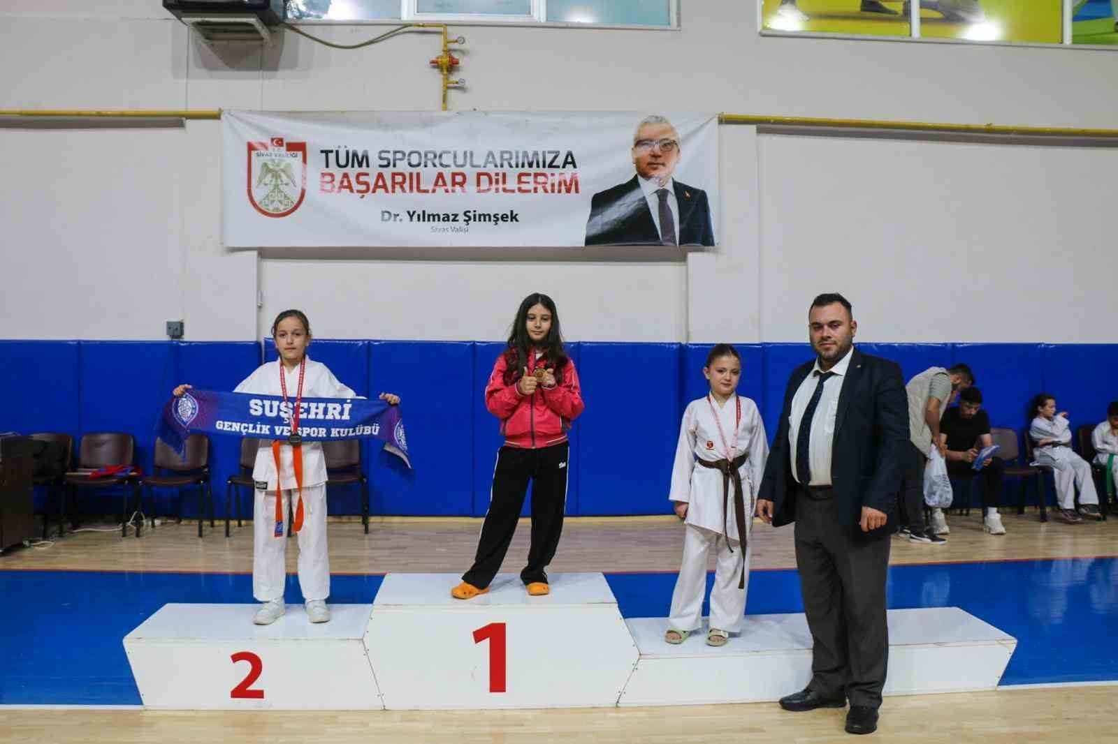Sivaslı karateciler, yeni lig etaplarında yarışmayı sürdürecek