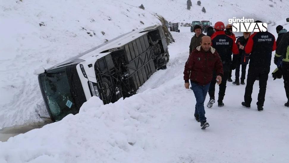 Sivas'ta Otobüs Devrildi: 20 Yaralı