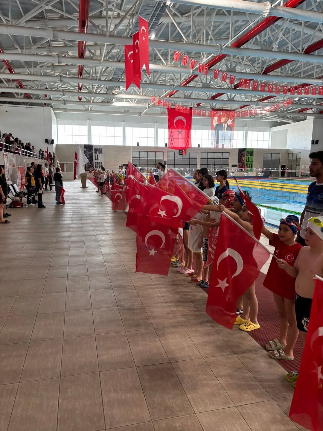 Sivas'ta Cumhuriyet Coşkusu Yüzme Şenliği ile Başladı