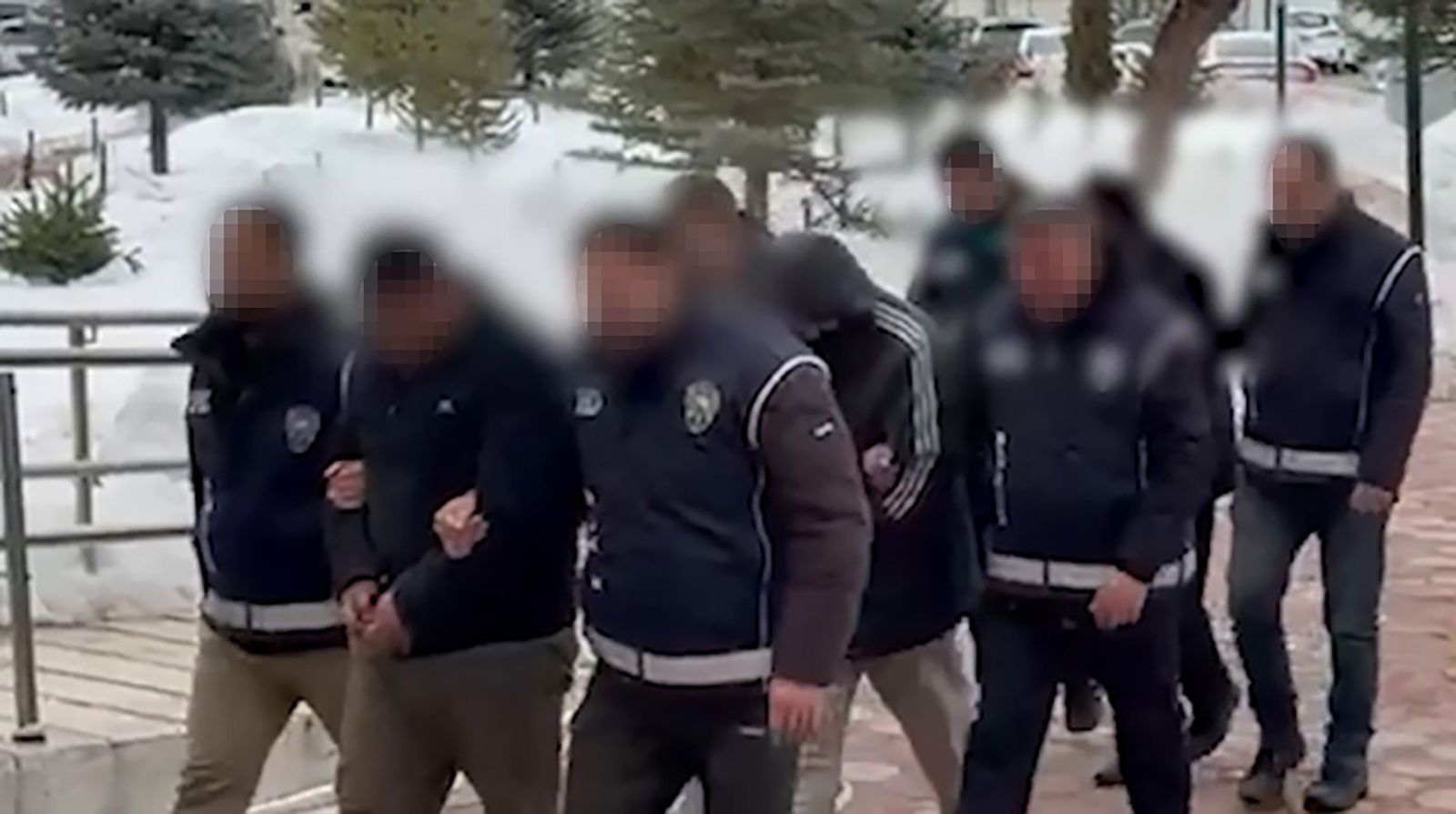 Sivas’ta Düzensiz Göç Operasyonları: 2 Ayda 111 Göçmen Yakalandı, 19 Kaçakçı Tutuklandı
