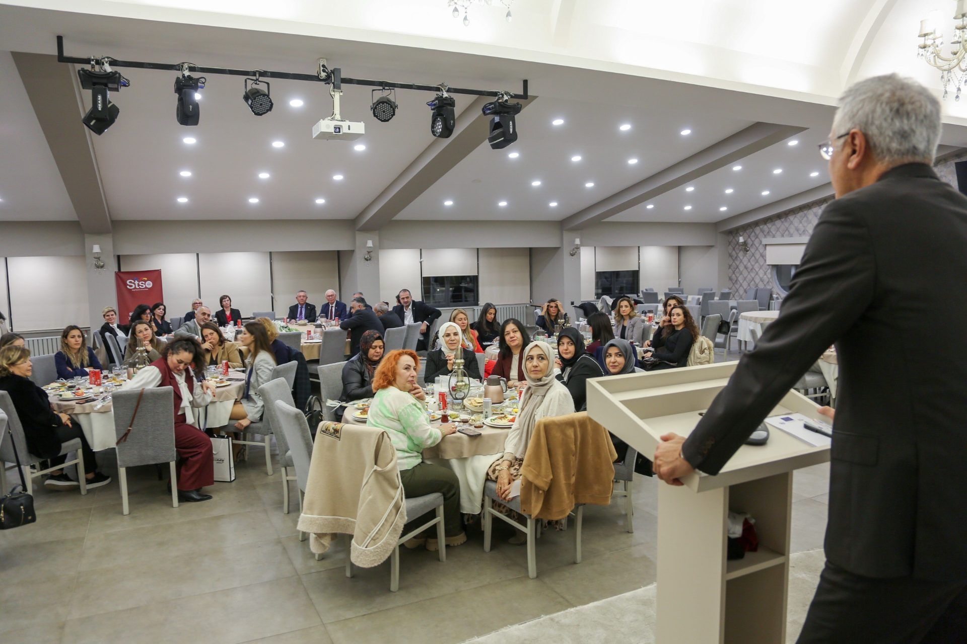 Sivas’ta kadınların sanayideki rolü masaya yatırıldı