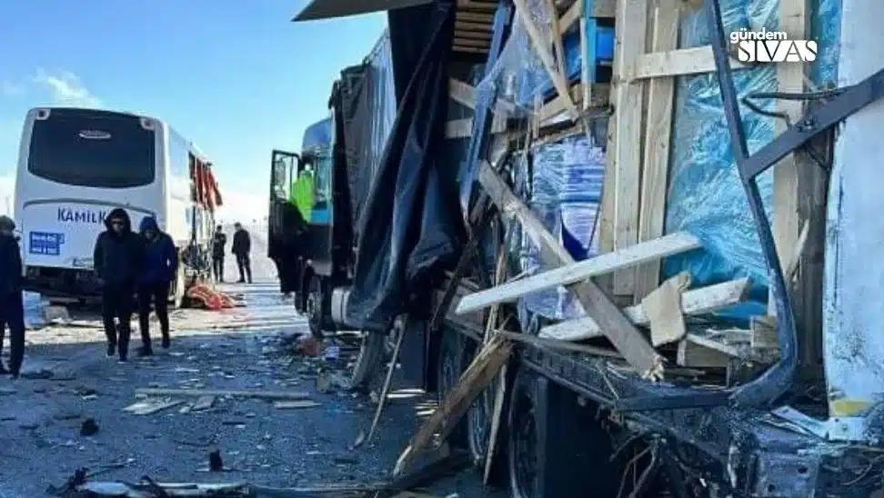 Sivas'ta Otobüs Kazası: 1 Kişi Hayatını Kaybetti