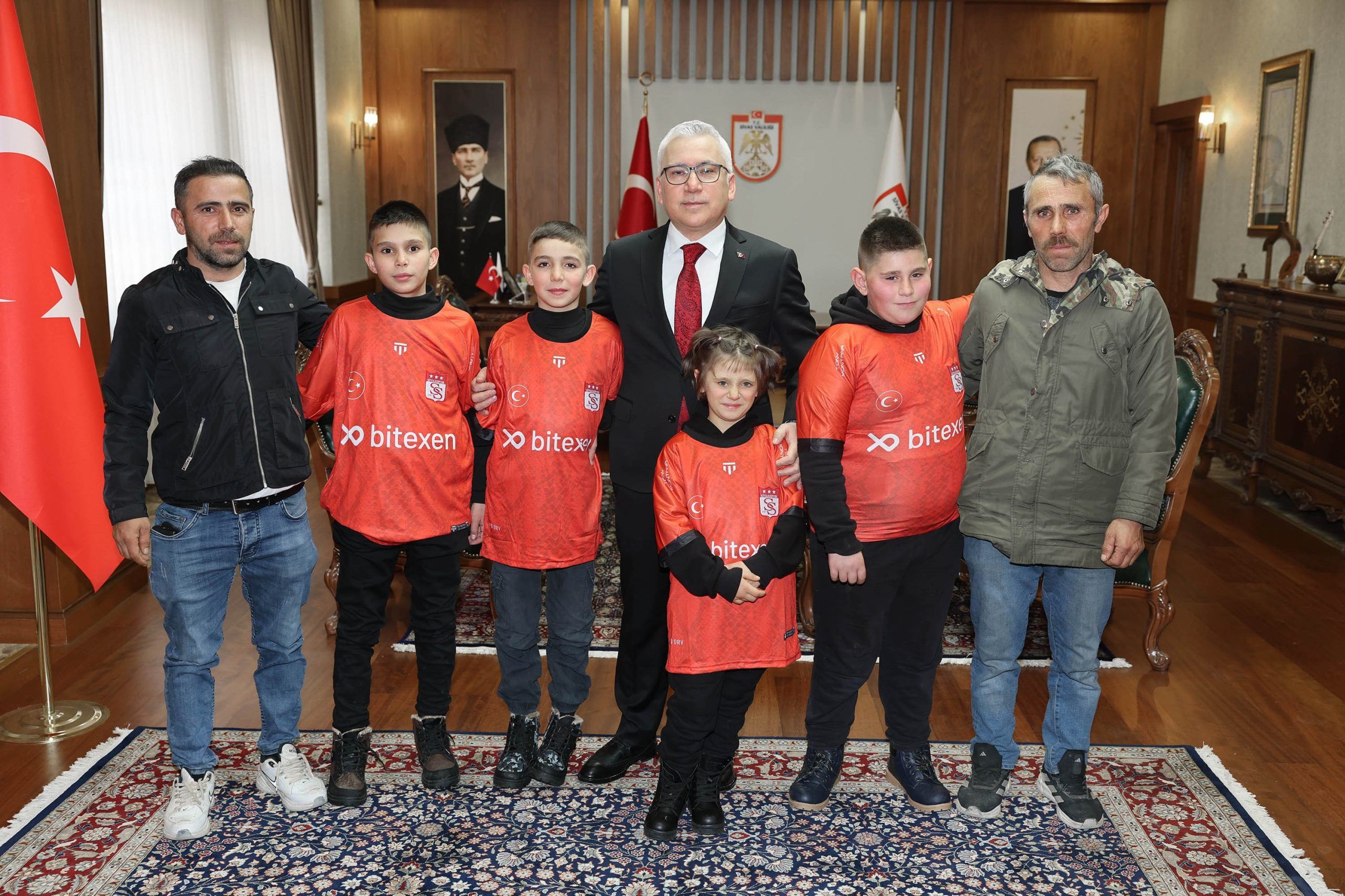 Kardan Kız Kulesi ile Türkiye’nin Gündemine Oturdular: Sivas Valisi Şimşek’ten Çocuklara Anlamlı Davet
