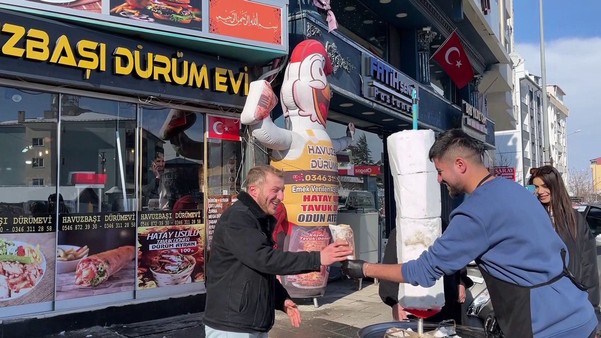 Sivas Suşehri’nde Kar Sürprizi: Döner Ustasından Kardan Döner Şovu İlgi Odağı Oldu