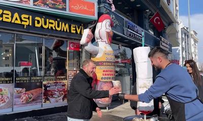 Sivas Suşehri’nde Kar Sürprizi: Döner Ustasından Kardan Döner Şovu İlgi Odağı Oldu