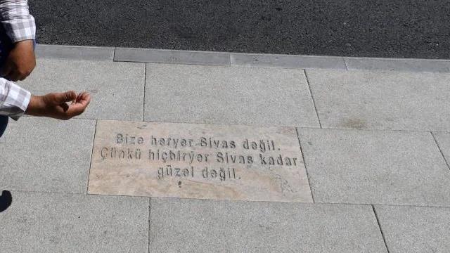 Sivas'ta Bir İlk: Kaldırımlar Şiir ve Edebiyatla Buluştu!