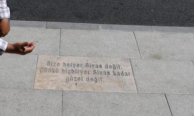 Sivas'ta Bir İlk: Kaldırımlar Şiir ve Edebiyatla Buluştu!
