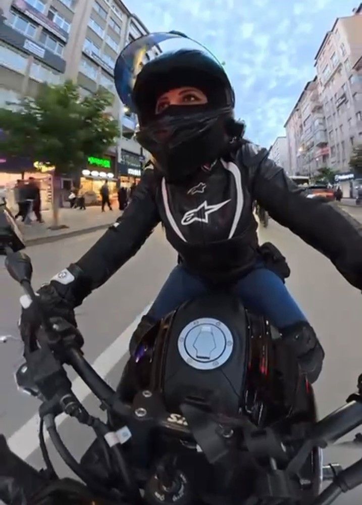 Motosiklet sürücüsü kazadan sonra hastaneye kaldırıldı