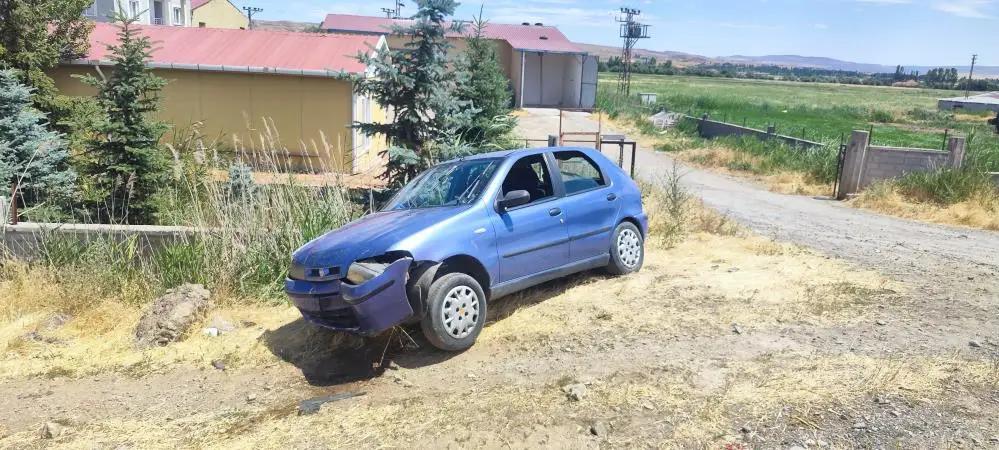 Sivas'ta Bariyerlere Çarpan Otomobilde 4 Kişi Yaralandı!