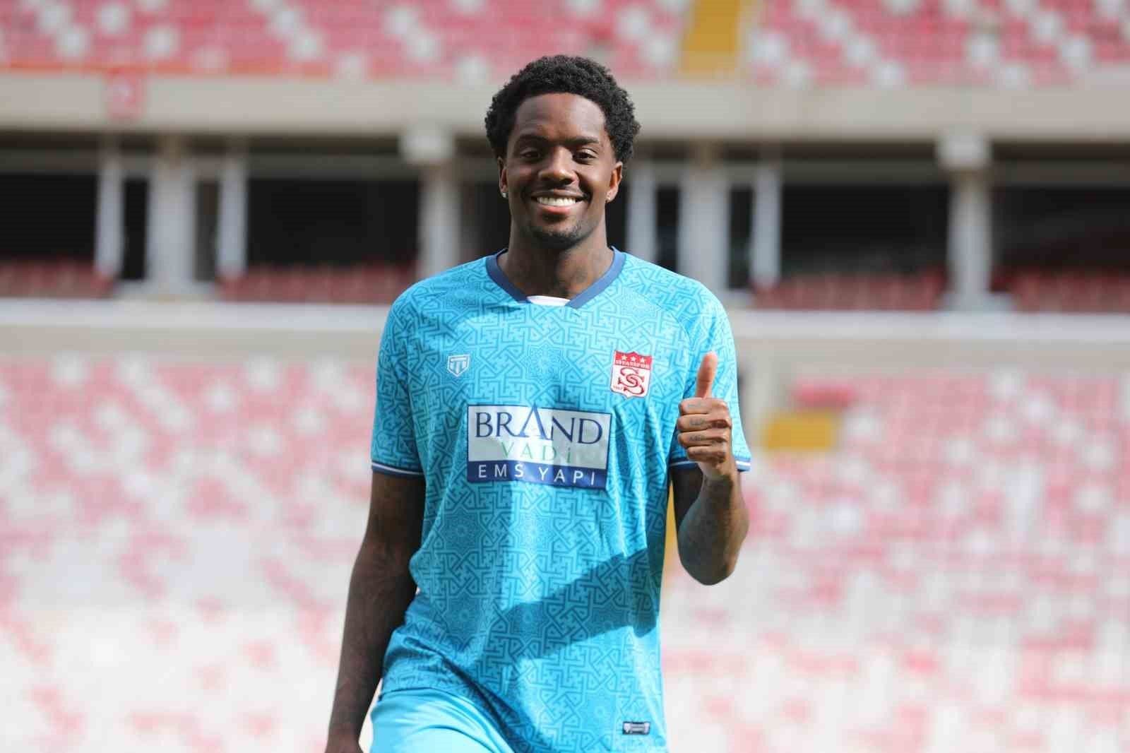 Sivasspor’un Hollandalı Yıldızı Queensy Menig, Ciddi Sakatlık Geçirdi!