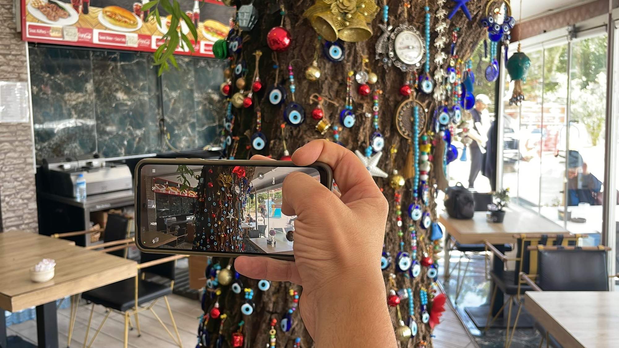 Sivas'ta Kafenin Ortasından Yükseliyor!