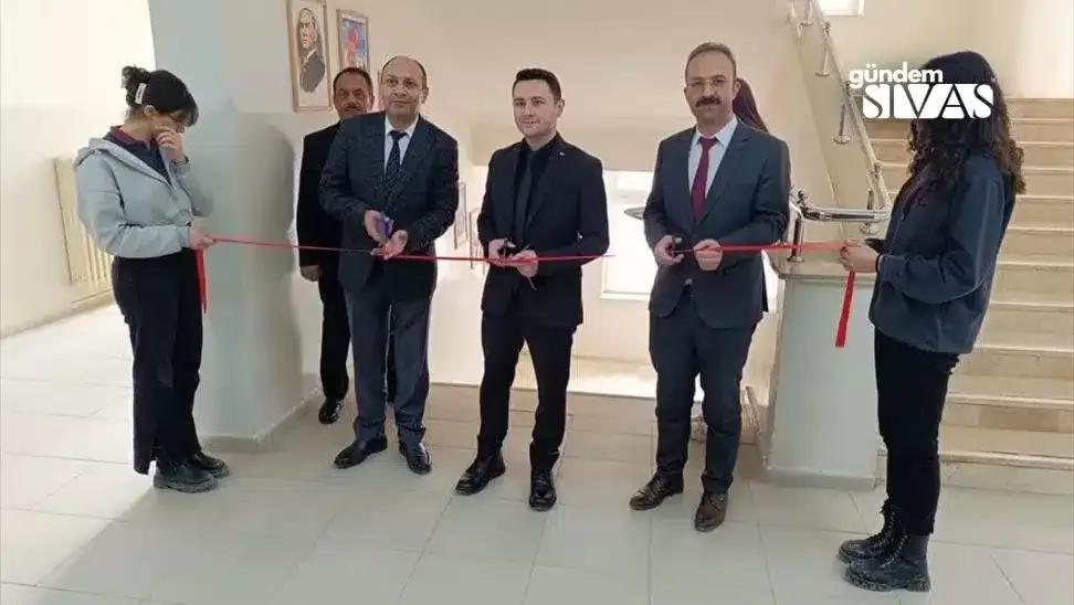 Ulaş'ta Genç Ressamlar Eserlerini Sergiledi