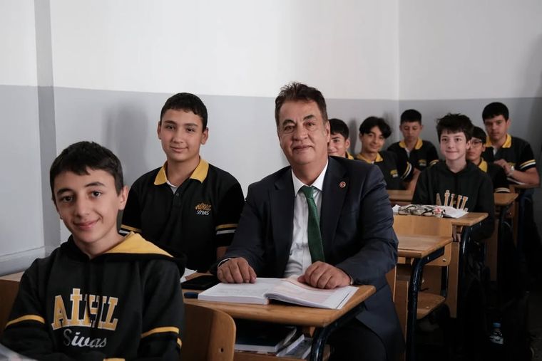 Sivas Cumhuriyet Üniversitesi Rektörü Prof. Dr. Ahmet Şengönül, Liseleri Ziyaret Etti