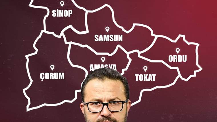 Gözlüklü sakallı bir erkek, Sinop, Samsun, Ordu, Tokat, Amasya ve Çorum illerinin yer aldığı haritanın önünde duruyor.