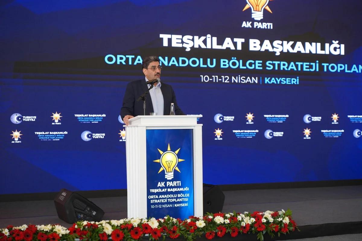Strateji Zirvesinde Dikkat Çeken Sunum: Hakan Aksu’dan Siyasal İletişim Vurgusu