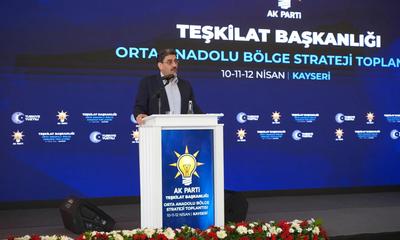 Strateji Zirvesinde Dikkat Çeken Sunum: Hakan Aksu’dan Siyasal İletişim Vurgusu