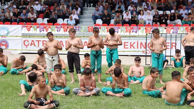 56. Geleneksel Ahmet Ayık Karakucak Güreşleri Sivas’da Coşkuyla Gerçekleşti