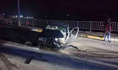 Suşehri’nde otomobil aydınlatma direğine çarptı: 1 yaralı