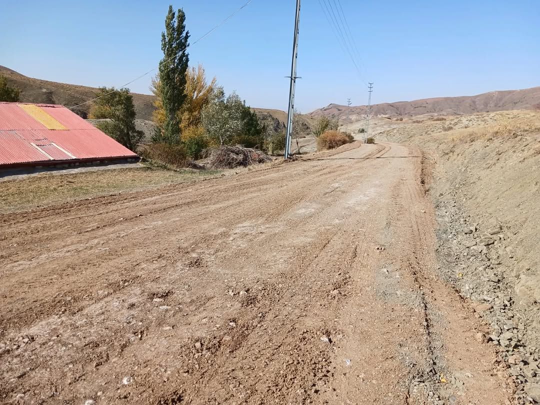 Sivas Hafik'te 5 Köyün Köy İçi ve Mezarlık Yolları Yenilendi