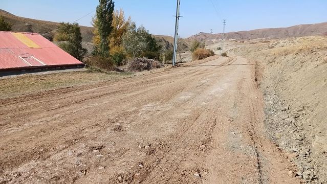 Sivas Hafik'te 5 Köyün Köy İçi ve Mezarlık Yolları Yenilendi
